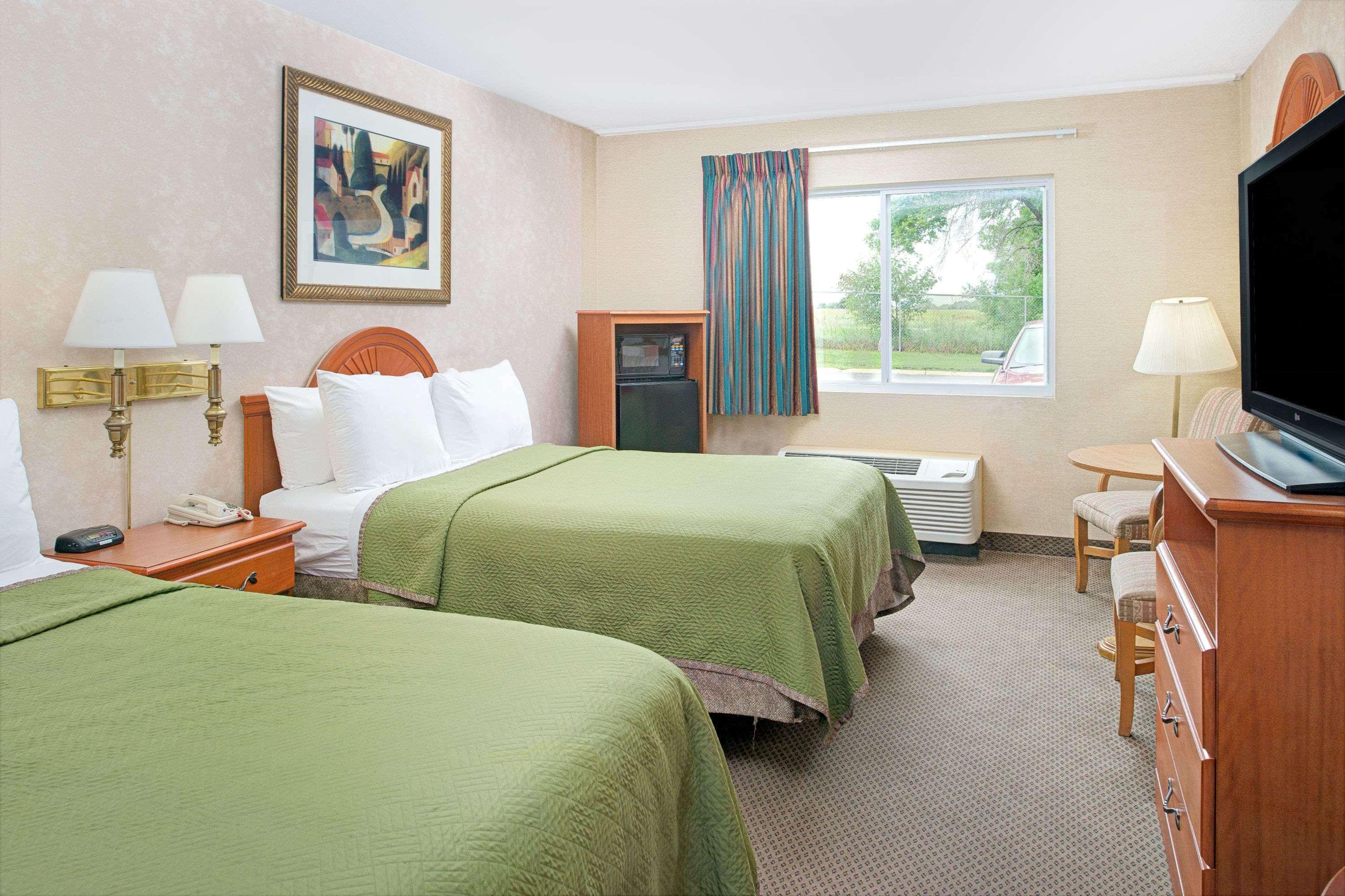 Travelodge By Wyndham Lincoln Airport I-80 Exterior foto